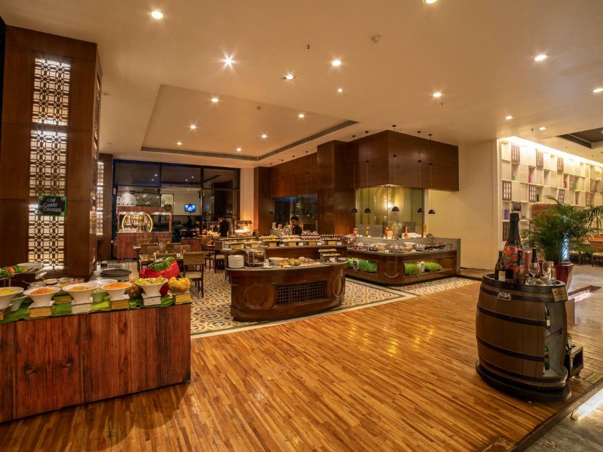 The Orchid Hotel Hinjewadi Πούνε Εξωτερικό φωτογραφία The buffet at the hotel