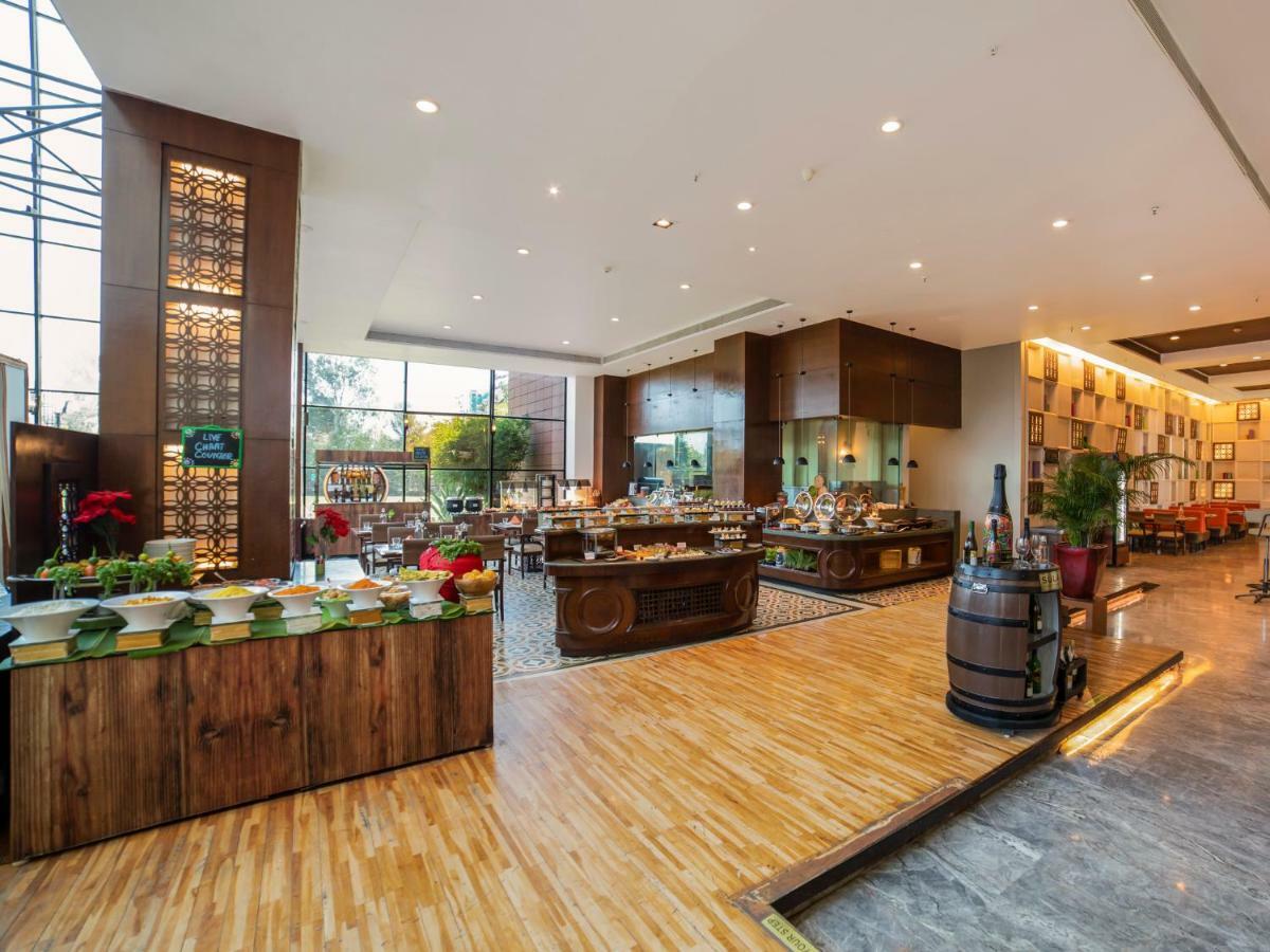 The Orchid Hotel Hinjewadi Πούνε Εξωτερικό φωτογραφία The restaurant