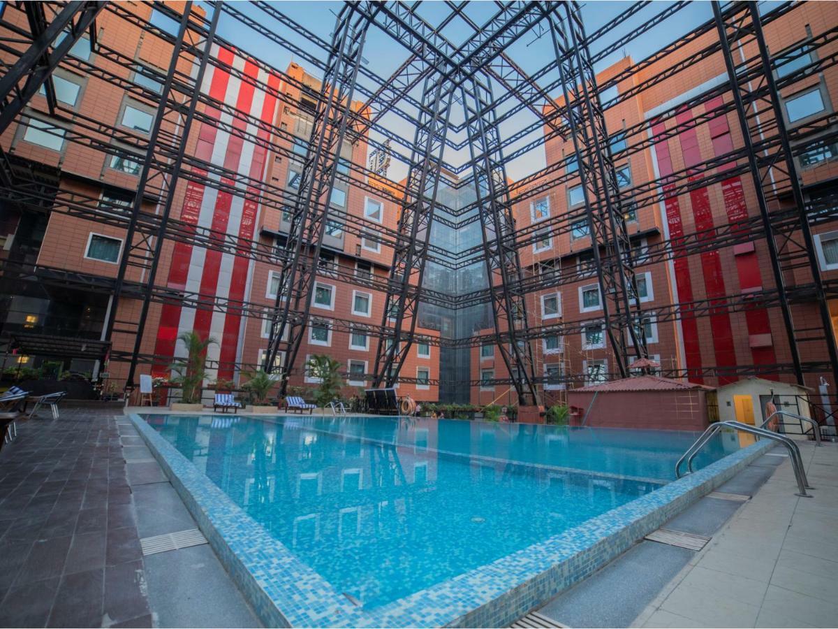 The Orchid Hotel Hinjewadi Πούνε Εξωτερικό φωτογραφία Swimming pool at the University