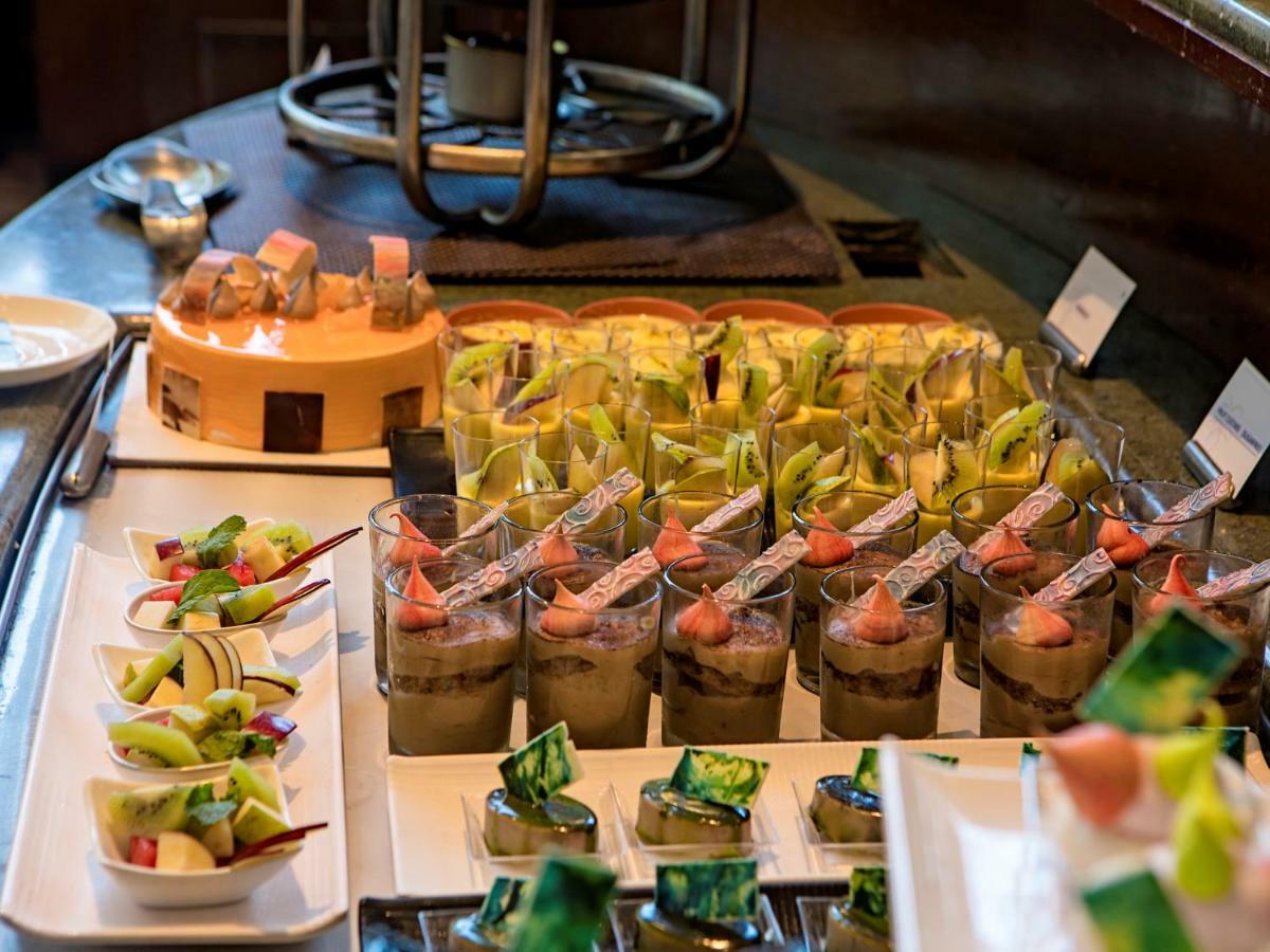 The Orchid Hotel Hinjewadi Πούνε Εξωτερικό φωτογραφία A selection of desserts
